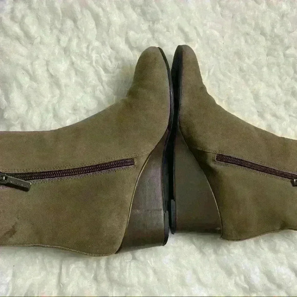 Aquatalia Mushroom Brown Julianna Suede Wedge Ankle Bootie Size 6.5 - Picture 2 of 9